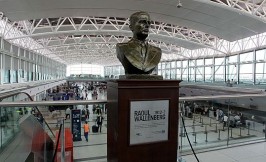 Busto de Raoul Wallenberg en Aeropuerto Internacional de Ezeiza, Buenos Aires