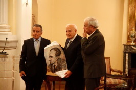 18 de Noviembre de 2013: Eduardo Eurnekian, Presidente Papoulias y Baruj Tenembaum.