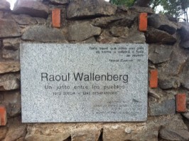 Placa homenaje a Raoul Wallenberg.