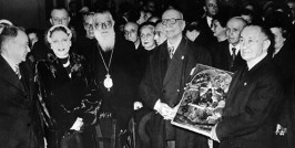 Sebastián de Romero Radigales (derecha) durante un homenaje en Atenas, en enero de 1954, en agradecimiento a los servicios prestados a Grecia y a los judíos de Salónica. FOTO EFE