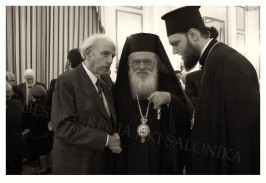 S.B.el Arzobispo de Atenas y toda Grecia Jeronimos II felicita a Baruch Tenembaum . Palacio Presidencial de Grecia.