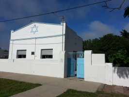 Frente de la sinagoga.
